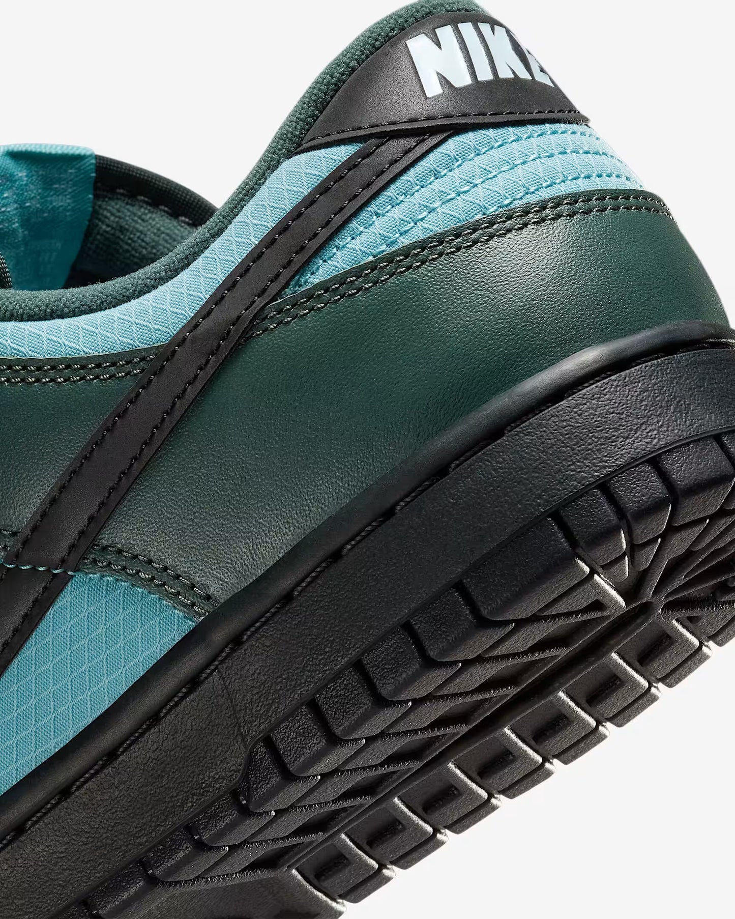 Nike Dunk Low Retro SE